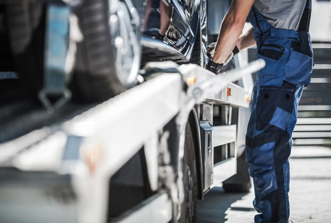Burlington tow truck driver loading a car onto a flatbed